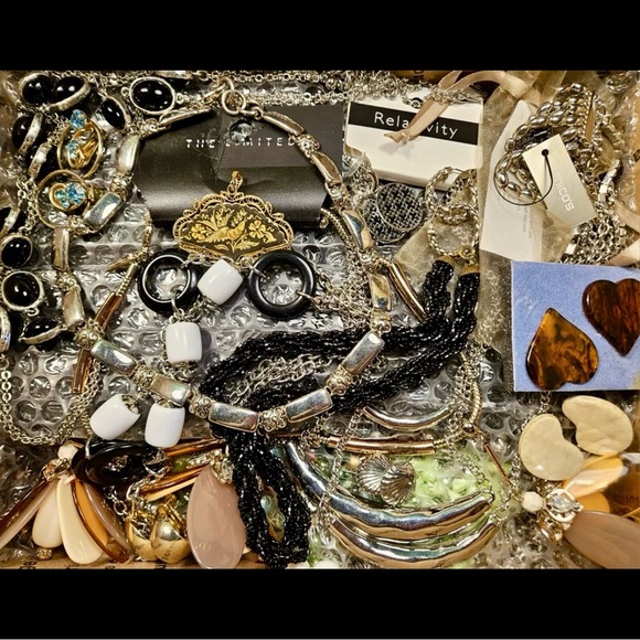 2 LBs BULK jewelry INVENTORY~ Huge Estate Sale jewelry lot - Picture 4 of 8